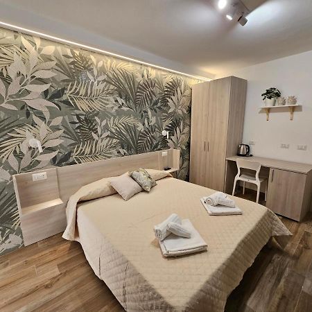 Zaffiro'S House Hotel Чефалу Екстериор снимка