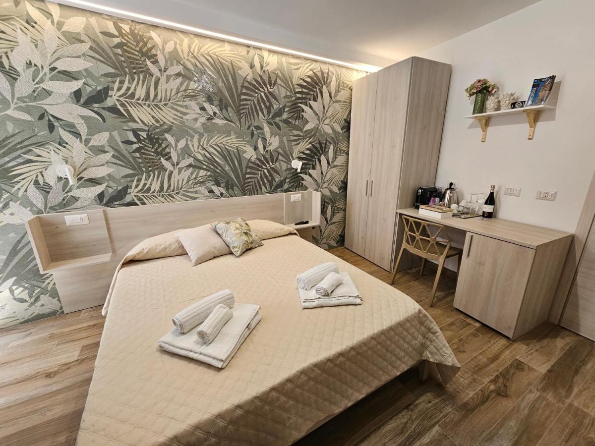 Zaffiro'S House Hotel Чефалу Екстериор снимка