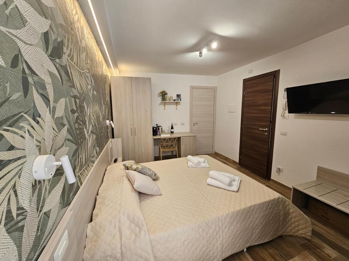 Zaffiro'S House Hotel Чефалу Екстериор снимка