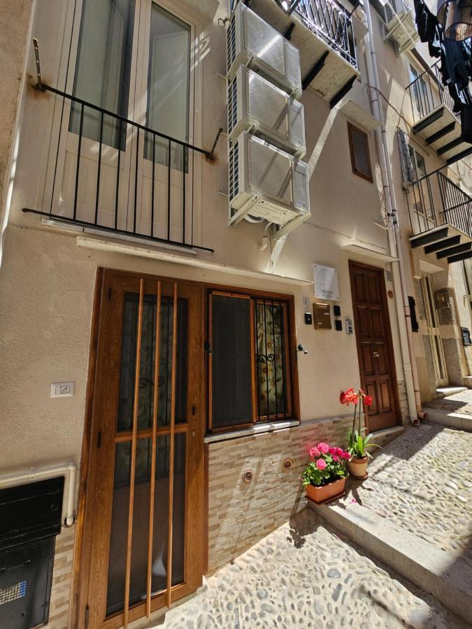 Zaffiro'S House Hotel Чефалу Екстериор снимка