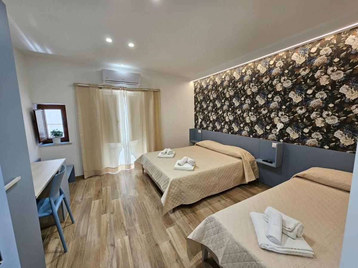 Zaffiro'S House Hotel Чефалу Екстериор снимка