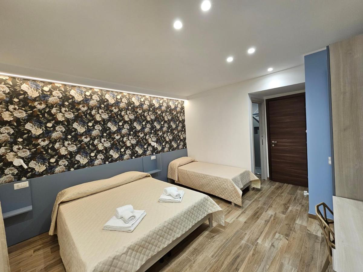 Zaffiro'S House Hotel Чефалу Екстериор снимка